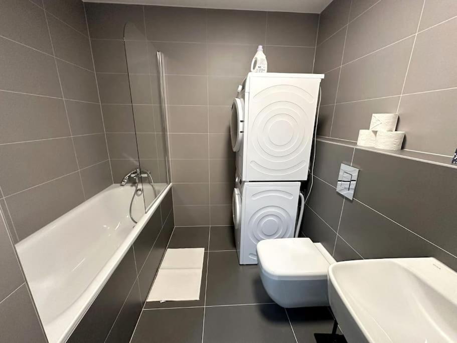 New Apartment Near Tipos Arena, Free Parking, Danubius One Building Bratislava Exteriér fotografie